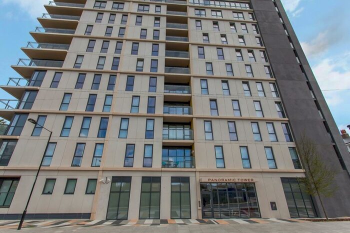 3 Bedroom Apartment To Rent In Panoramic Tower, Hay Currie Street, Poplar, E14
