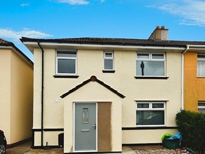 3 Bedroom Semi-Detached House To Rent In Greenleaze, Knowle, BS4