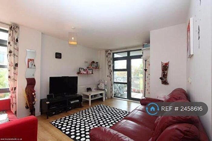2 Bedroom Flat To Rent In Watney Street, London, E1