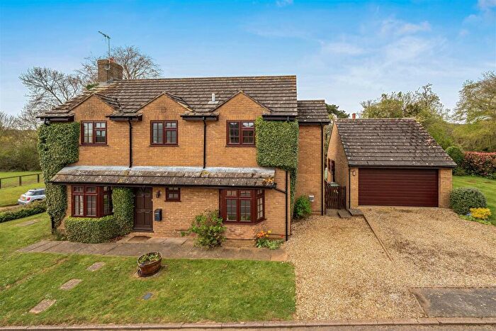 4 Bedroom Detached House For Sale In Bartholomew Gardens, Blakesley, NN12