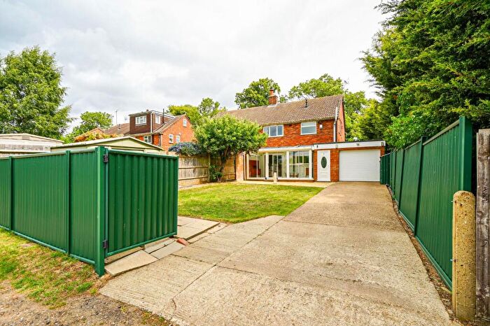 3 Bedroom Semi-Detached House For Sale In Watling Street, Heath And Reach, Leighton Buzzard, LU7