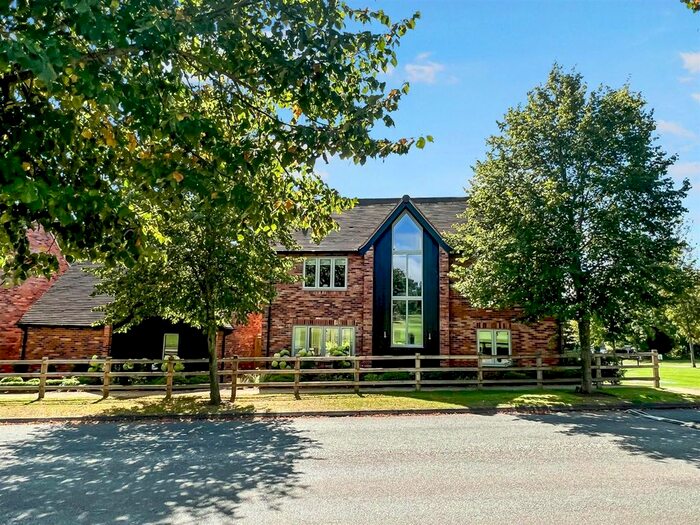 4 Bedroom Detached House For Sale In The Cedars, Warwick Road, Leek Wootton, CV35