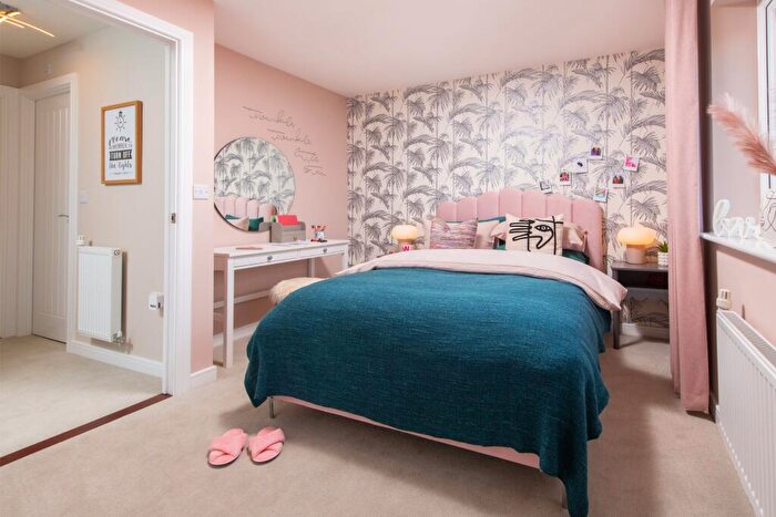 3 Bedroom Town House For Sale In Dee Road, Tilehurst, Reading, RG30