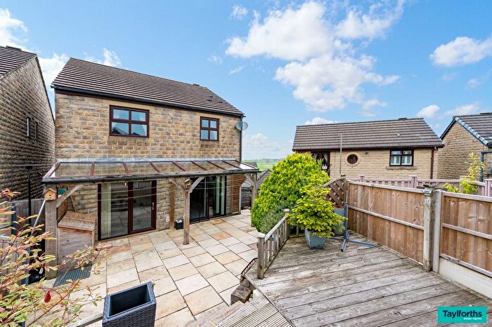 4 Bedroom Detached House For Sale In Whitworth Way, Barnoldswick, BB18
