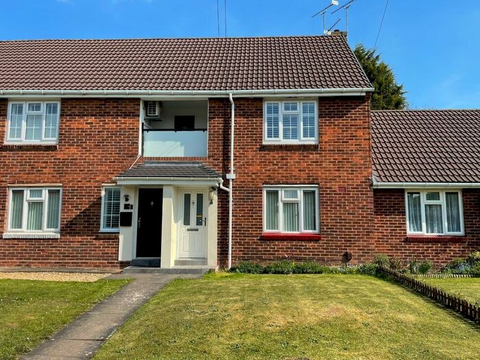 2 Bedroom Maisonette To Rent In Woodhouse Road, Tettenhall Wood, Wolverhampton, WV6