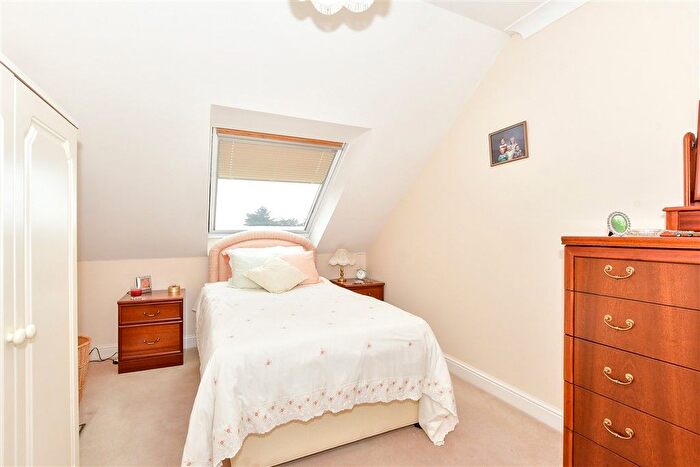 1 Bedroom Flat For Sale In Sea Front, Hayling Island, Hampshire, PO11