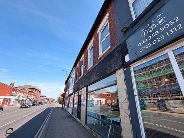 3 Bedroom Apartment To Rent In Cross Street, Sale, M33