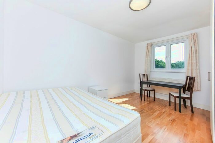 Studio To Rent In Very Near Windsor Road Area, Ealing Broadway, W5