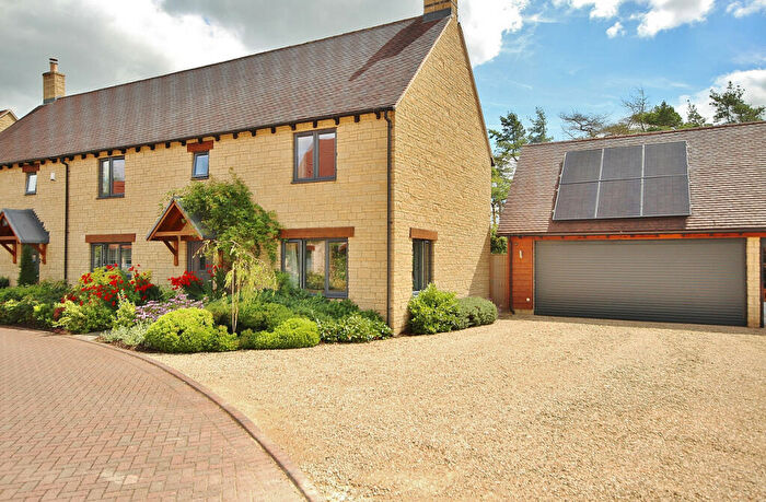 3 Bedroom End Of Terrace House For Sale In Park Farm Place, Northmoor, OX29