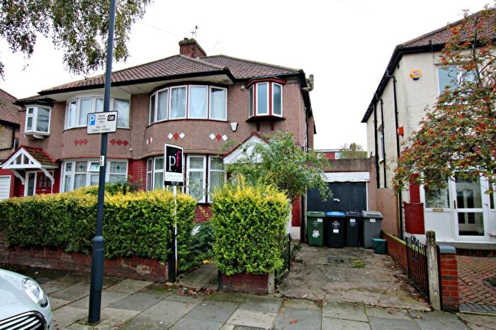 4 Bedroom Semi-Detached House To Rent In Fleetwood Road, Dollis Hill, NW10