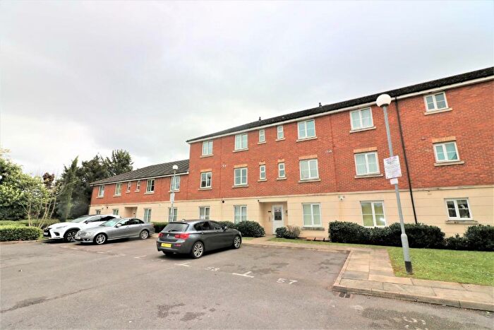 2 Bedroom Flat To Rent In St Lukes Court, Hatfield, AL10