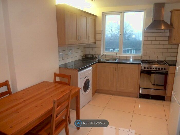 2 Bedroom Flat To Rent In Rye Lane, London, SE15