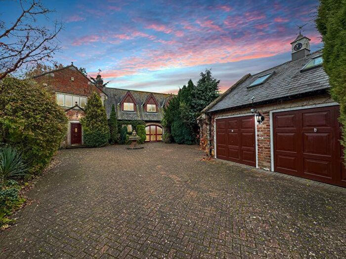 5 Bedroom Detached House For Sale In West Street, Barkston, NG32