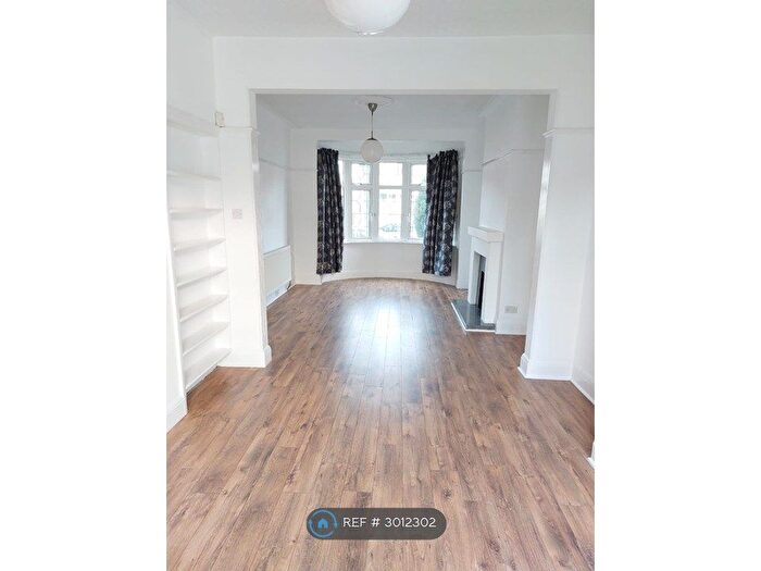 3 Bedroom End Of Terrace House To Rent In Woodfield Park Drive, Leigh-On-Sea, SS9