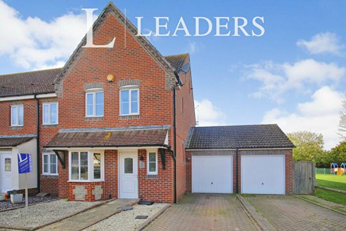 4 Bedroom Semi-Detached House To Rent In The Poplars, Littlehampton, BN17