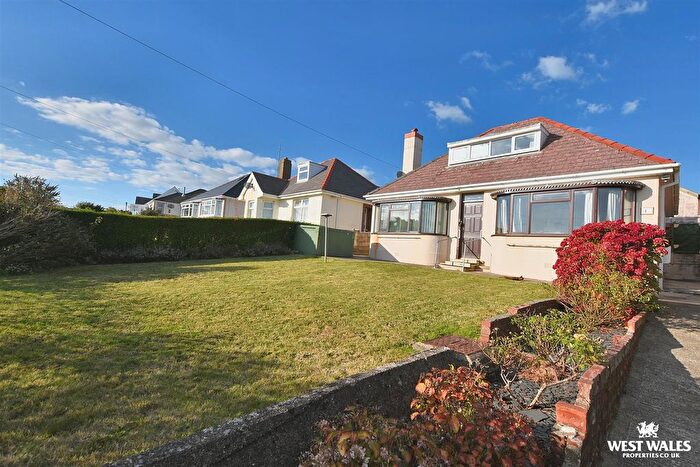 2 Bedroom Detached Bungalow For Sale In Hayston Avenue, Hakin, Milford Haven, SA73