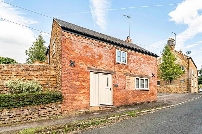 2 Bedroom Detached House For Sale In The Greensward, Wardington, Banbury, OX17