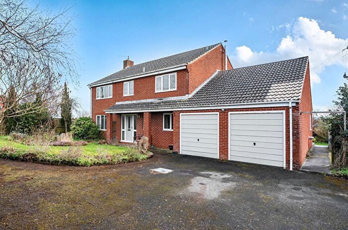 5 Bedroom Detached House For Sale In The Lynch, West Stour, Gillingham, SP8