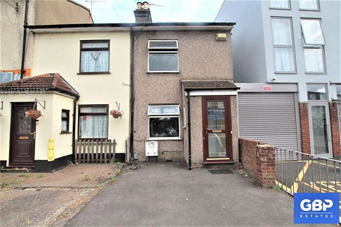 2 Bedroom End Of Terrace House To Rent In Upminster Road South, Rainham, RM13