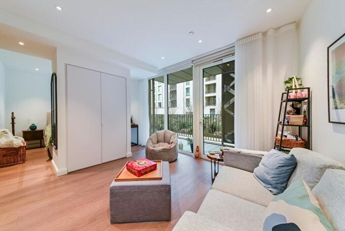 Apartment To Rent In Pheonix House, Oval Village, London, SE11