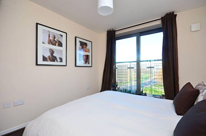 2 Bedroom Flat For Sale In Galleria Court, Peckham, London, SE15