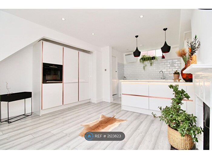 3 Bedroom Terraced House To Rent In Northgate Street, Colchester, CO1