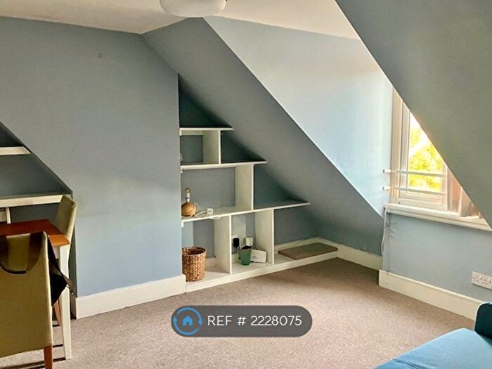 Studio To Rent In Gordon Road, London, W13