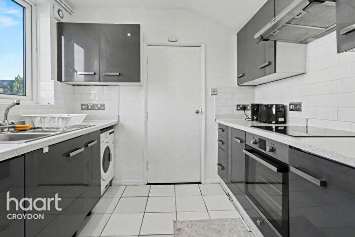 2 Bedroom Maisonette To Rent In Selhurst Road, London, SE25