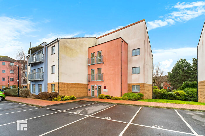 2 Bedroom Flat To Rent In Ty Cwmpas, Rhodfa'r Gwagenni, Barry, CF63