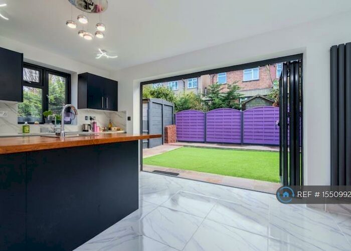 4 Bedroom Terraced House To Rent In Pound Street, Carshalton, SM5