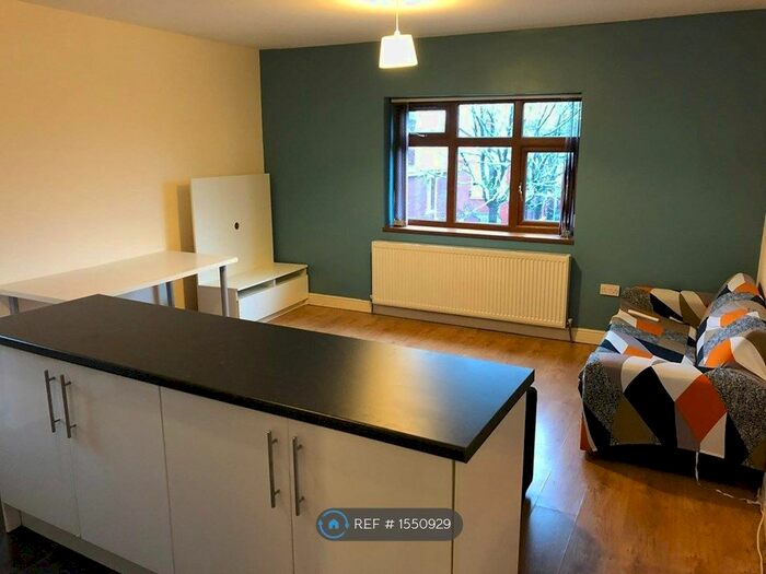 5 Bedroom Flat To Rent In Egerton Road, Manchester, M14