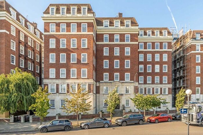 3 Bedroom Flat To Rent In Warwick Gardens, Kensington, W14