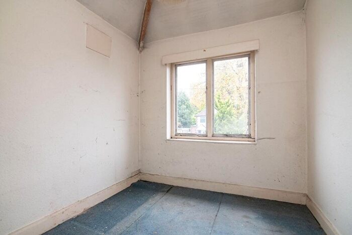 3 Bedroom Semi-Detached House For Sale In Redacre Road, Birmingham, B73