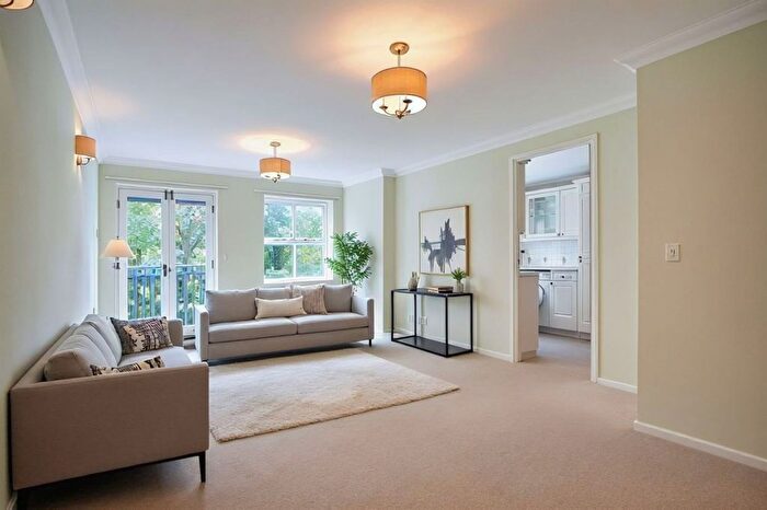 2 Bedroom Flat For Sale In River Bank Close, Maidstone, ME15