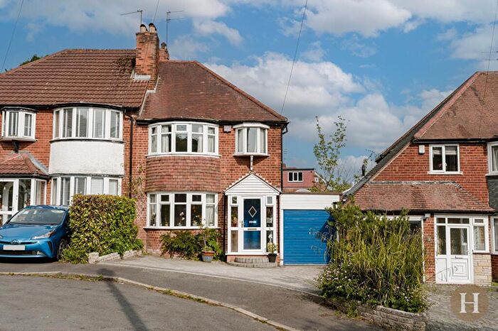 3 Bedroom Semi Detached House For Sale In Lelant Grove, Birmingham, B17