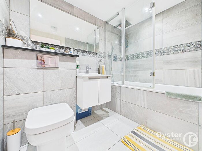 2 Bedroom Flat For Sale In Cottage Close, Harrow, HA2