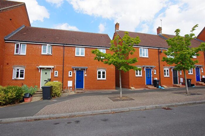 3 Bedroom End Of Terrace House For Sale In Millgrove Street, Redhouse, Swindon, SN25