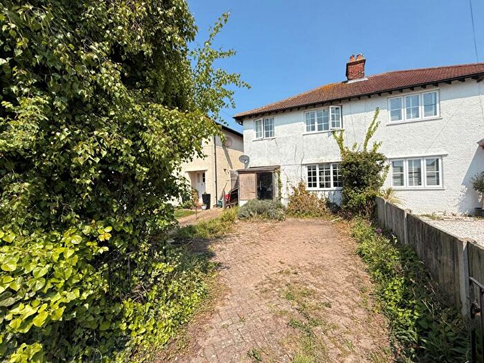 3 Bedroom Semi-Detached House For Sale In Pole Barn Lane, Frinton-on-sea, CO13