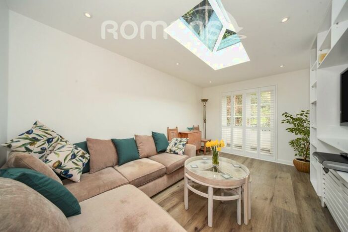 1 Bedroom Apartment To Rent In Suffolk Road, SL6