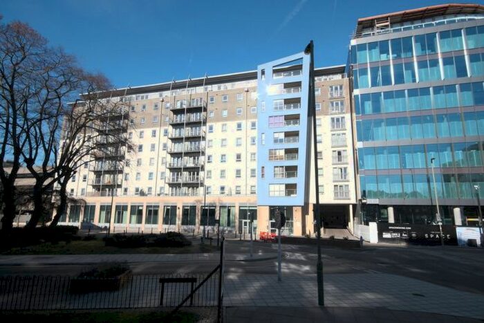2 Bedroom Flat To Rent In Church Street East, Woking, GU21