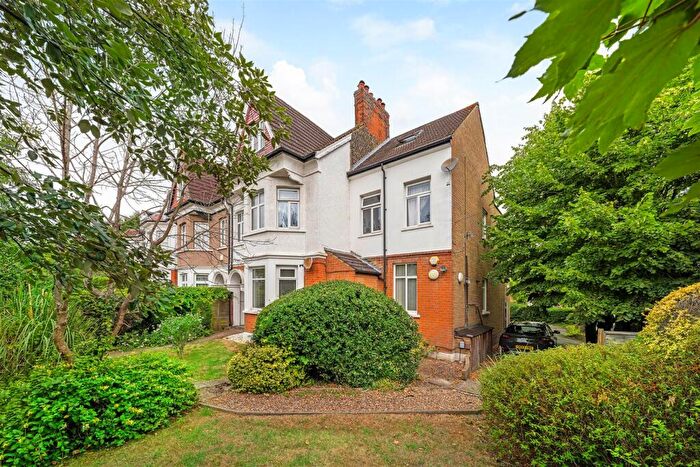 2 Bedroom Flat For Sale In Croydon Road, Anerley, London, SE20