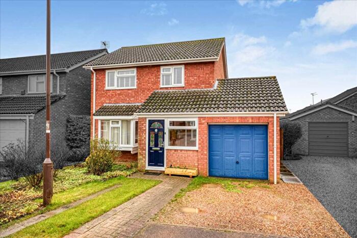 3 Bedroom Detached House For Sale In Bradvue Crescent, Bradville, Milton Keynes, MK13