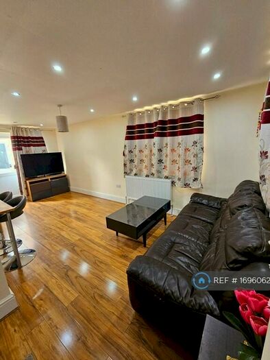 4 Bedroom End Of Terrace House To Rent In Express Drive, Ilford, IG3