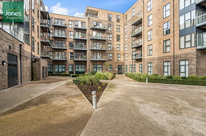 2 Bedroom Flat To Rent In The Causeway, Goring-By-Sea, Worthing, West Sussex, BN12