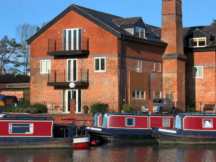 2 Bedroom Apartment To Rent In Canalside, Union Wharf, LE16