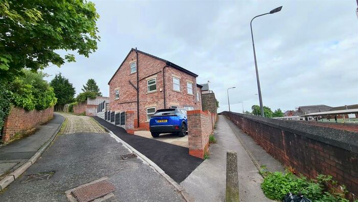 3 Bedroom House To Rent In Davenport Street, Macclesfield, SK10