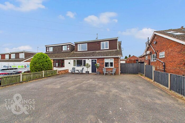 4 Bedroom Chalet For Sale In Gunton Lane, Costessey, Norwich, NR5