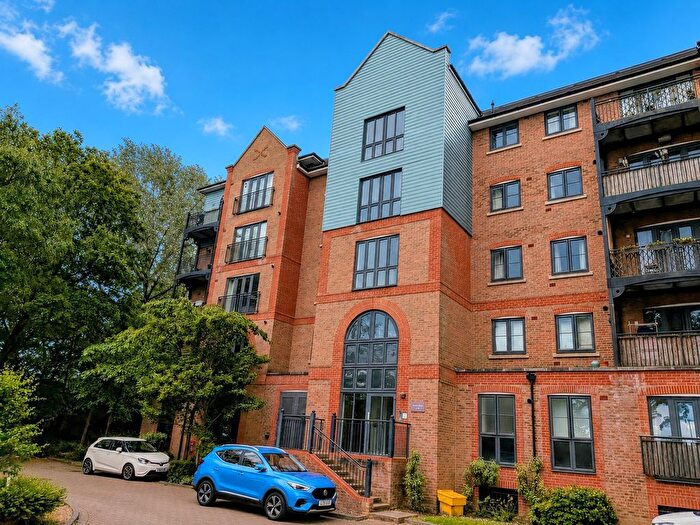 2 Bedroom Flat For Sale In Cannons Wharf, Tonbridge, TN9