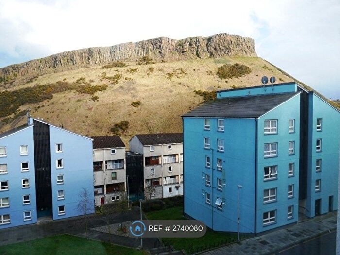 2 Bedroom Flat To Rent In Viewcraig Gardens, Edinburgh, EH8