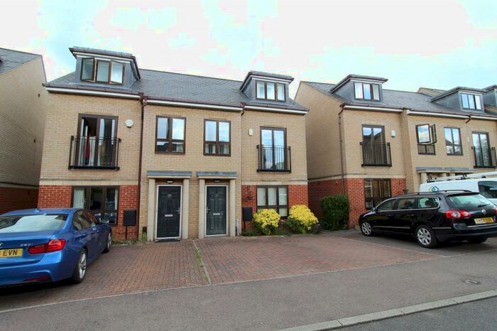 4 Bedroom Town House To Rent In St. Bartholomews Court, Riverside, Cambridge, CB5